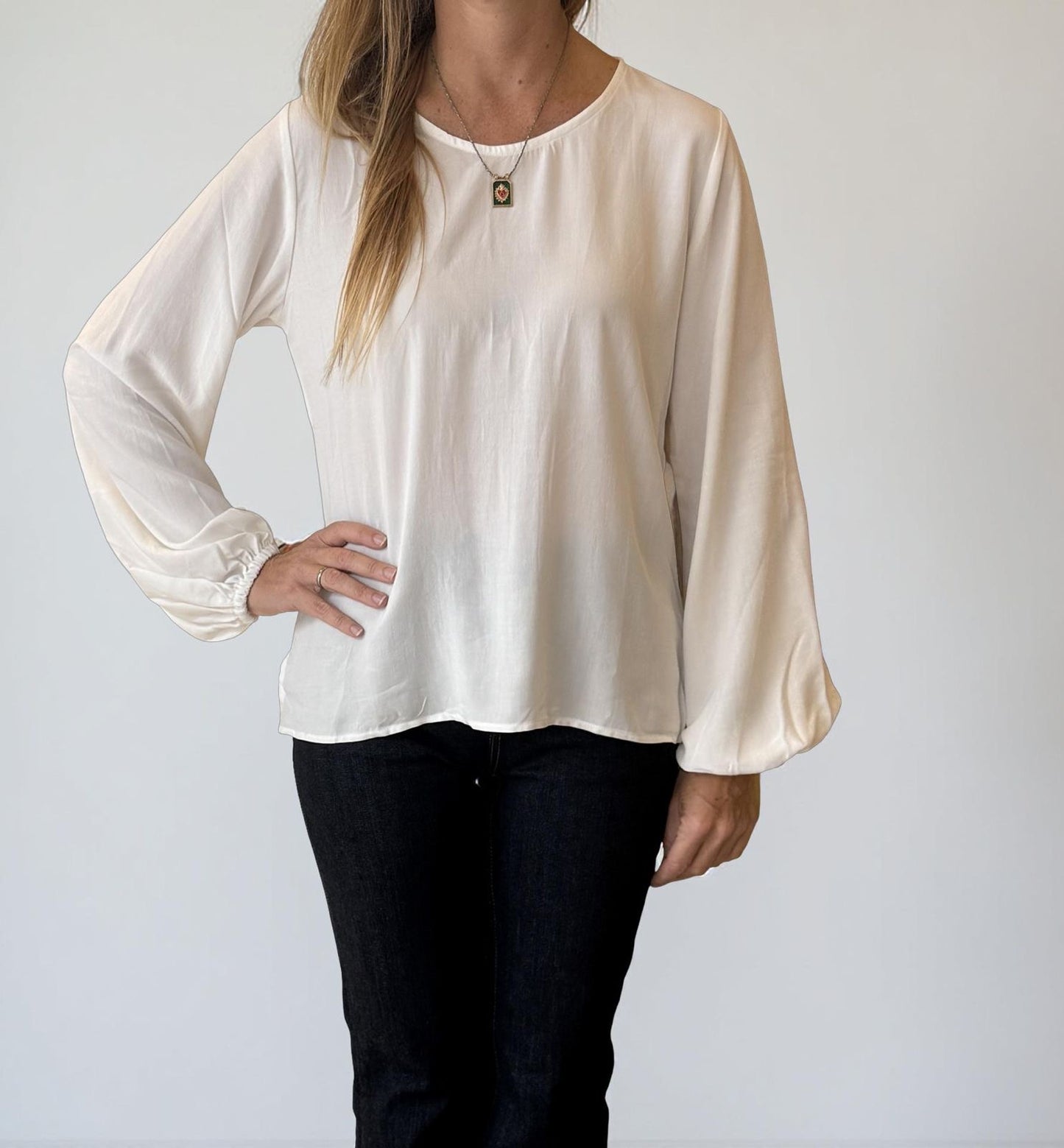 BASIC CHALICE BLOUSE WHITE