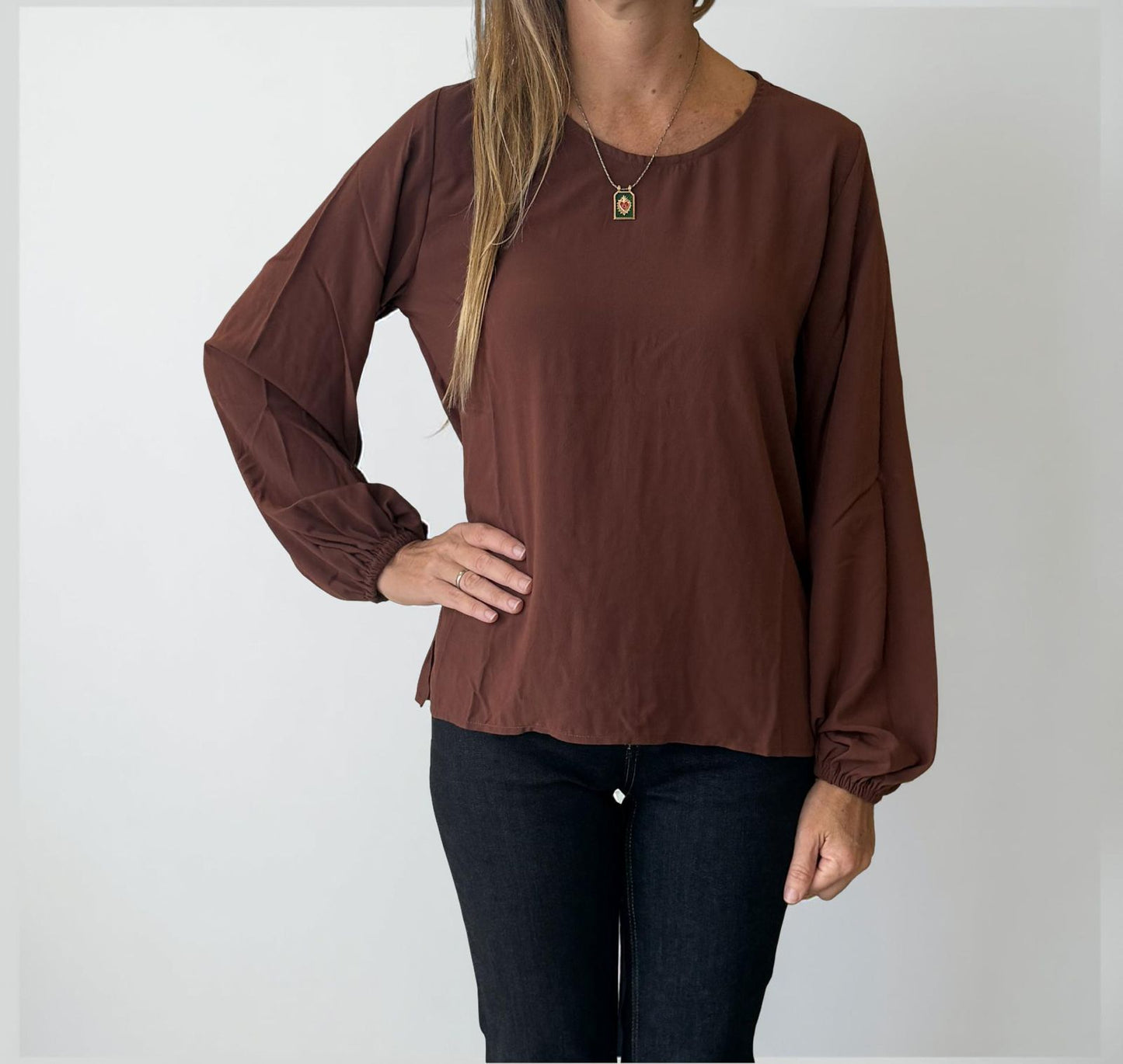 BASIC CHALICE BLOUSE BROWN