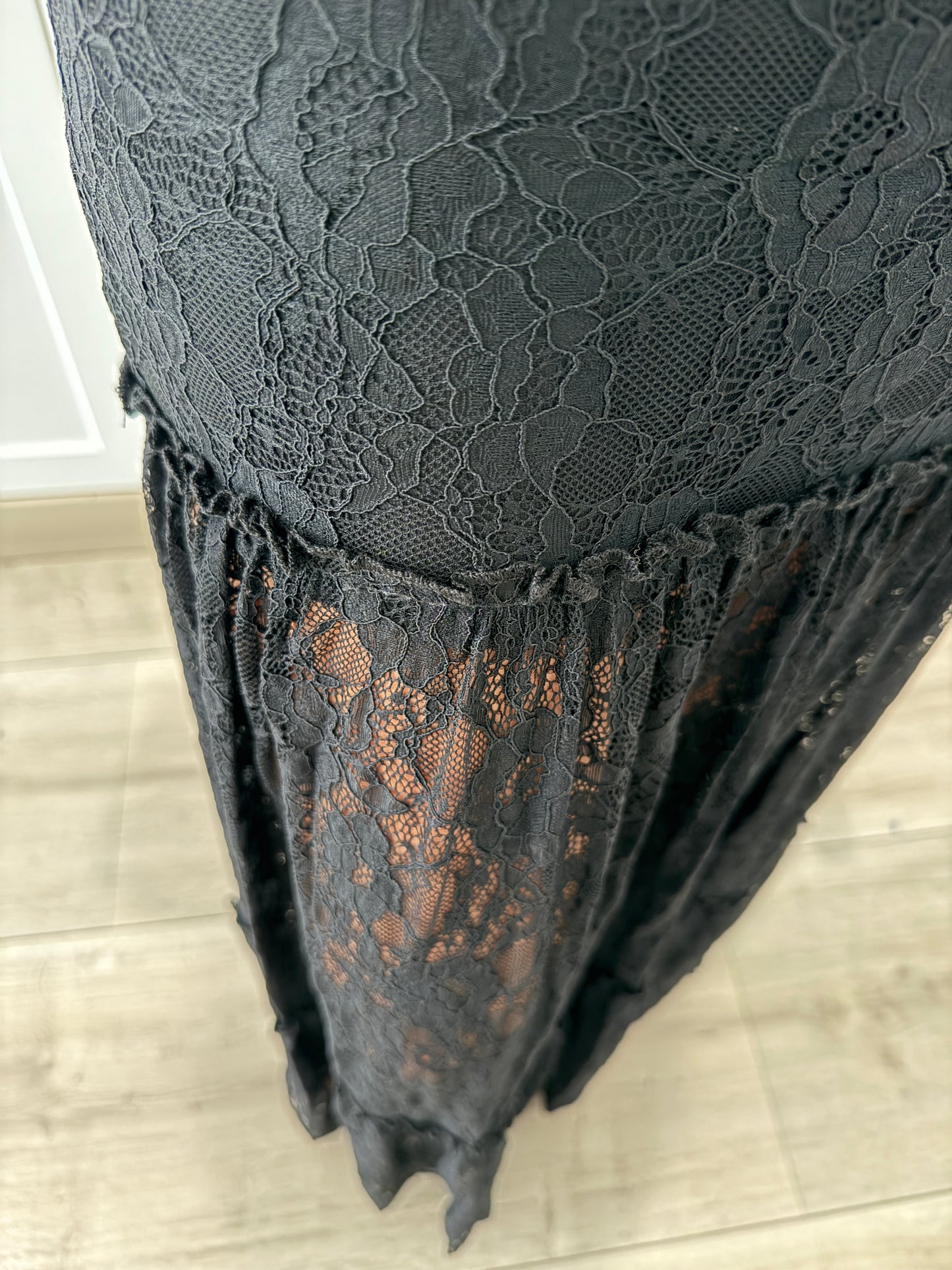 BLACK LACE SKIRT