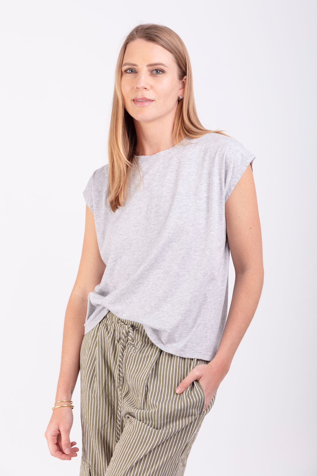 T-SHIRT GREY